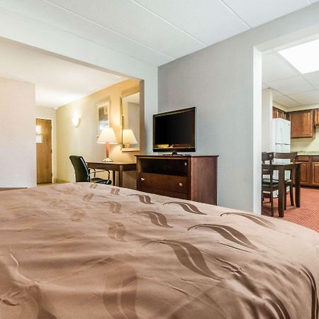 Holiday Inn Express Cincinnati-Лоурънсбърг Екстериор снимка
