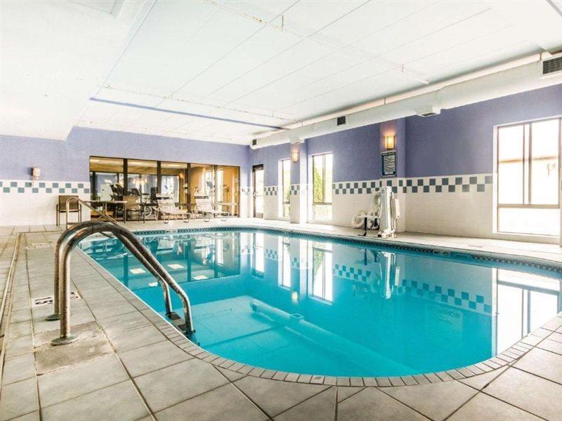 Holiday Inn Express Cincinnati-Лоурънсбърг Екстериор снимка
