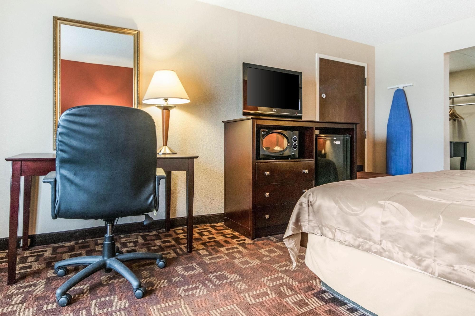 Holiday Inn Express Cincinnati-Лоурънсбърг Екстериор снимка