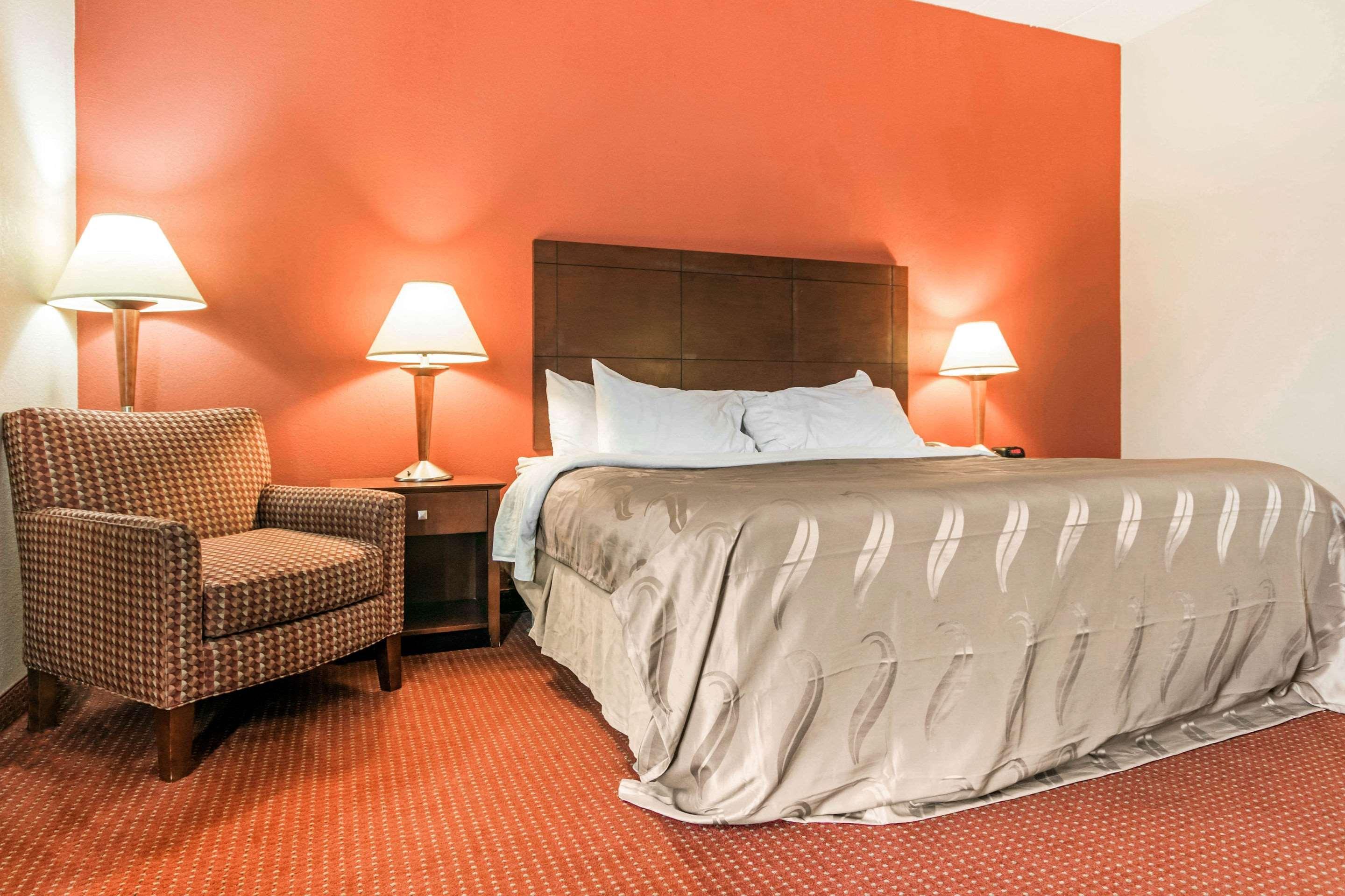 Holiday Inn Express Cincinnati-Лоурънсбърг Екстериор снимка