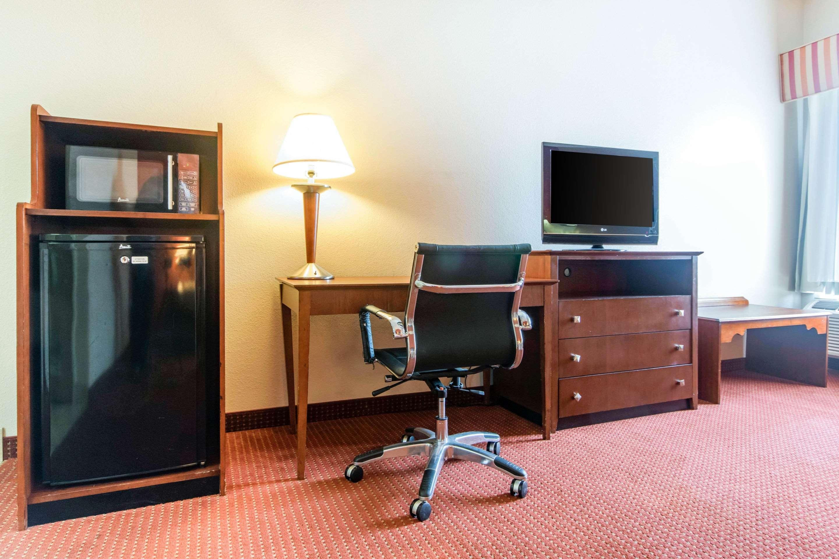 Holiday Inn Express Cincinnati-Лоурънсбърг Екстериор снимка