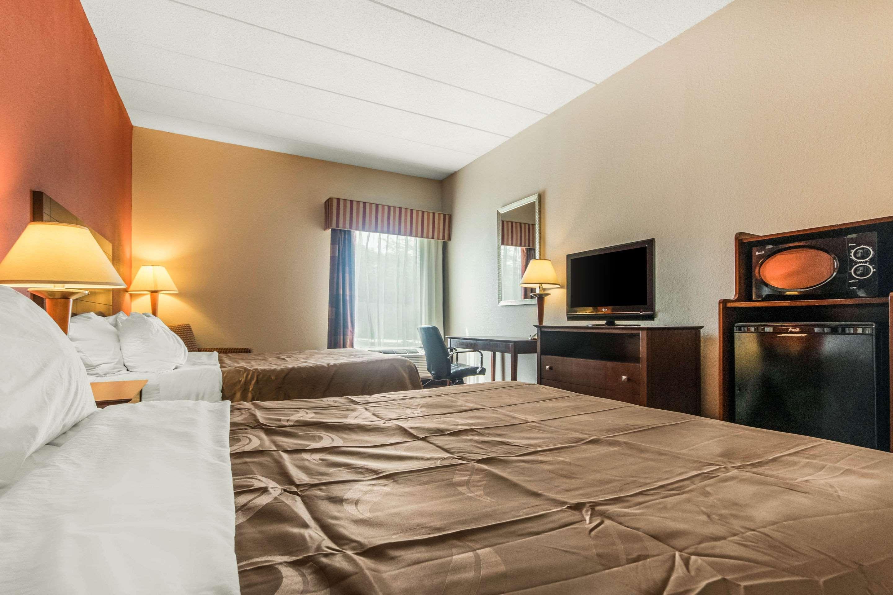 Holiday Inn Express Cincinnati-Лоурънсбърг Екстериор снимка