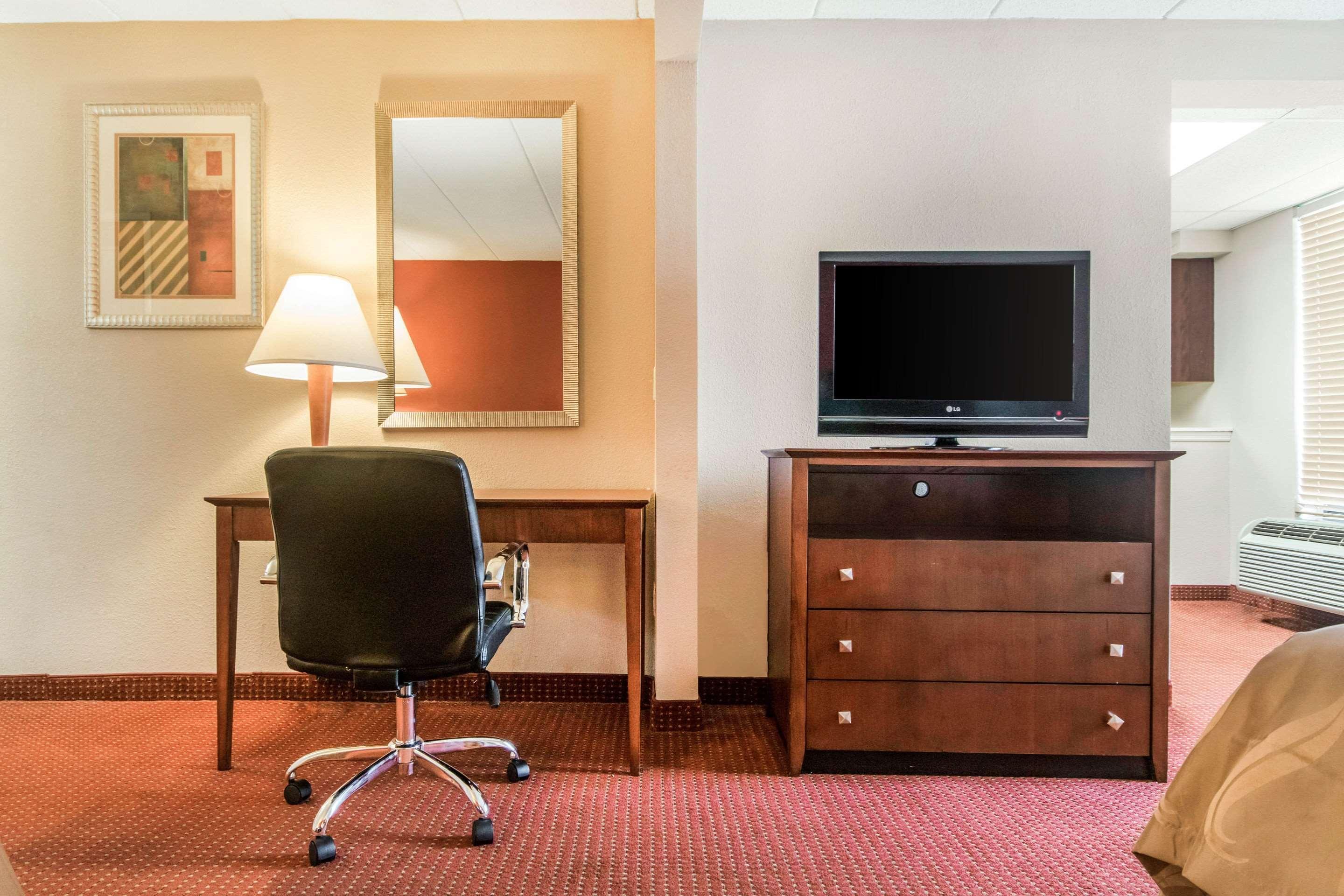 Holiday Inn Express Cincinnati-Лоурънсбърг Екстериор снимка