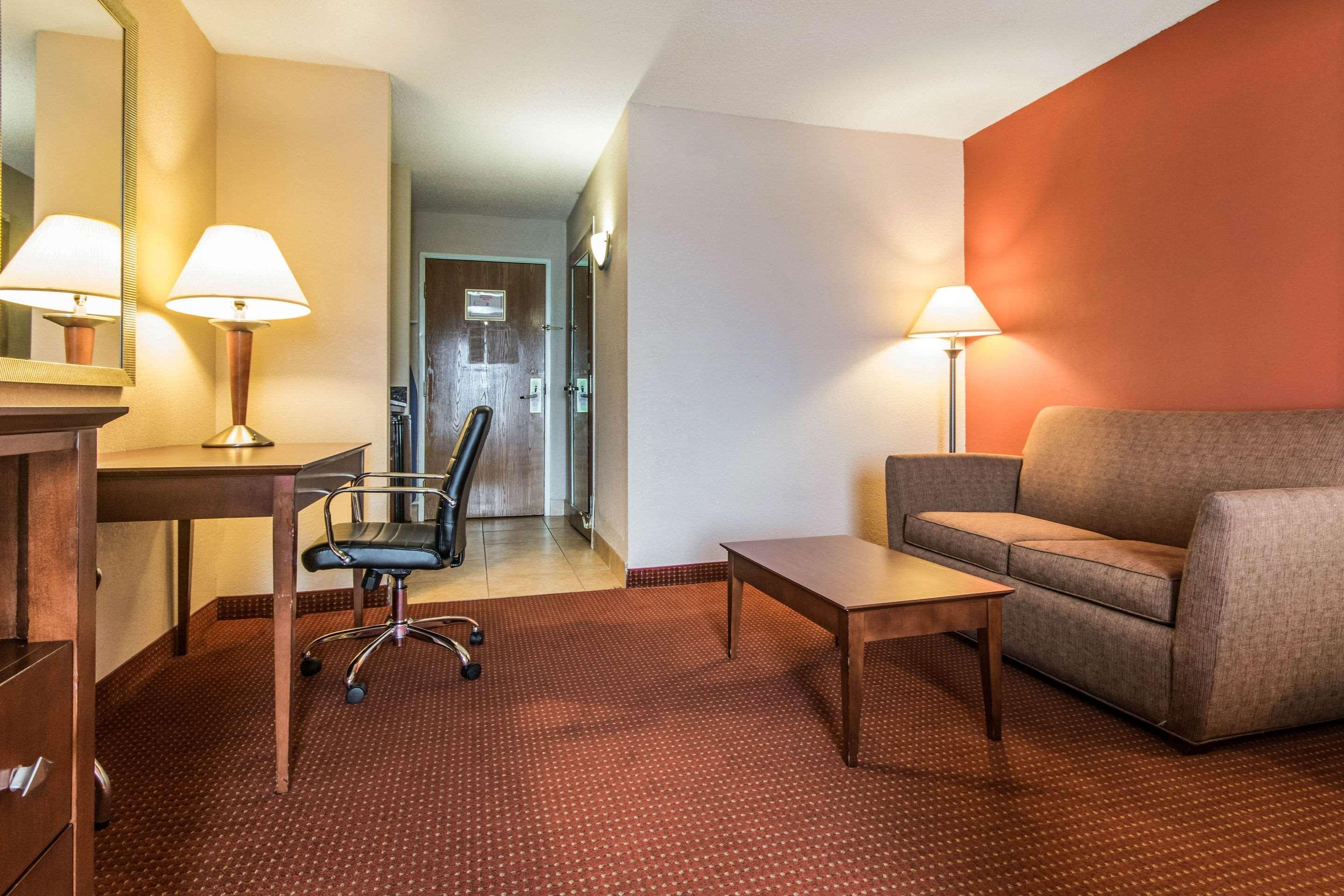 Holiday Inn Express Cincinnati-Лоурънсбърг Екстериор снимка