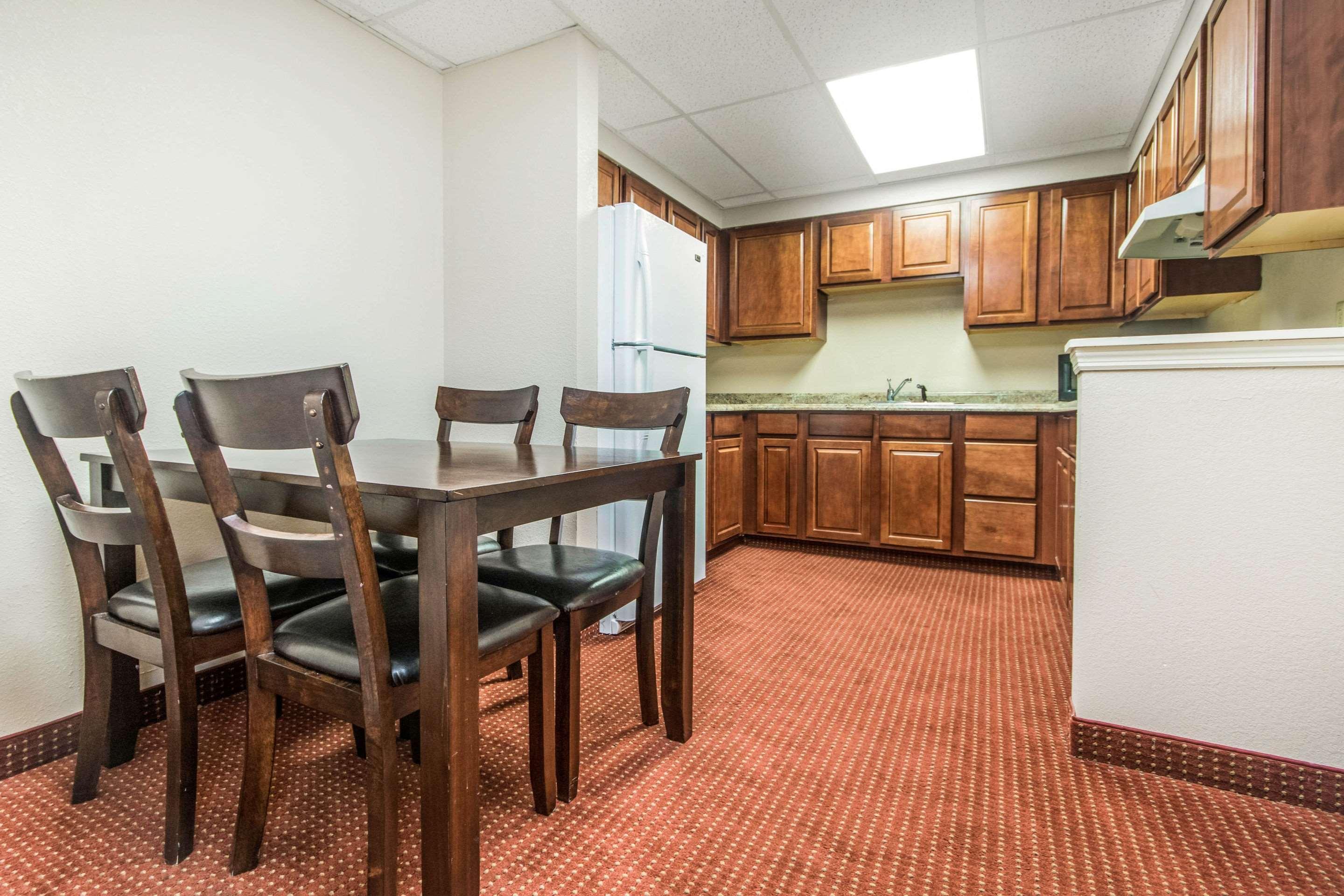 Holiday Inn Express Cincinnati-Лоурънсбърг Екстериор снимка