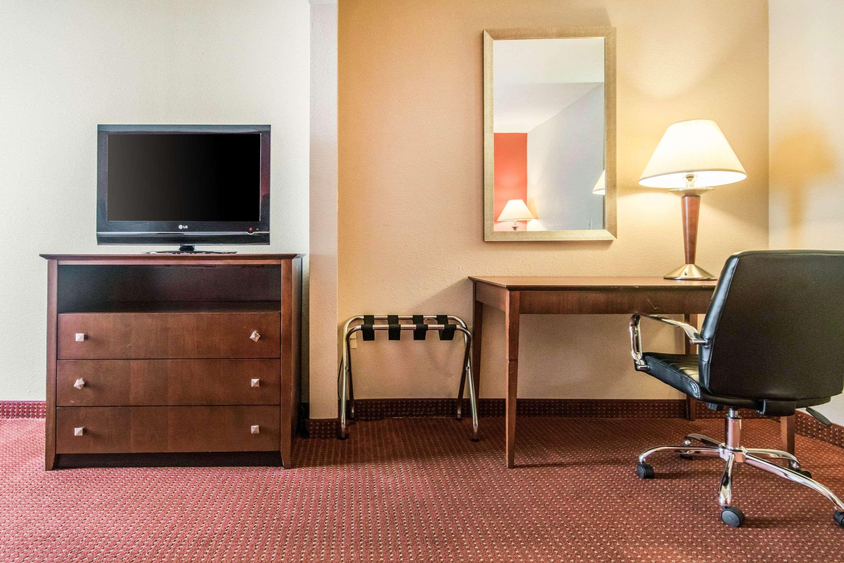 Holiday Inn Express Cincinnati-Лоурънсбърг Екстериор снимка