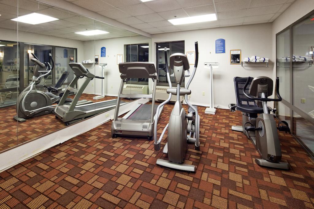 Holiday Inn Express Cincinnati-Лоурънсбърг Екстериор снимка