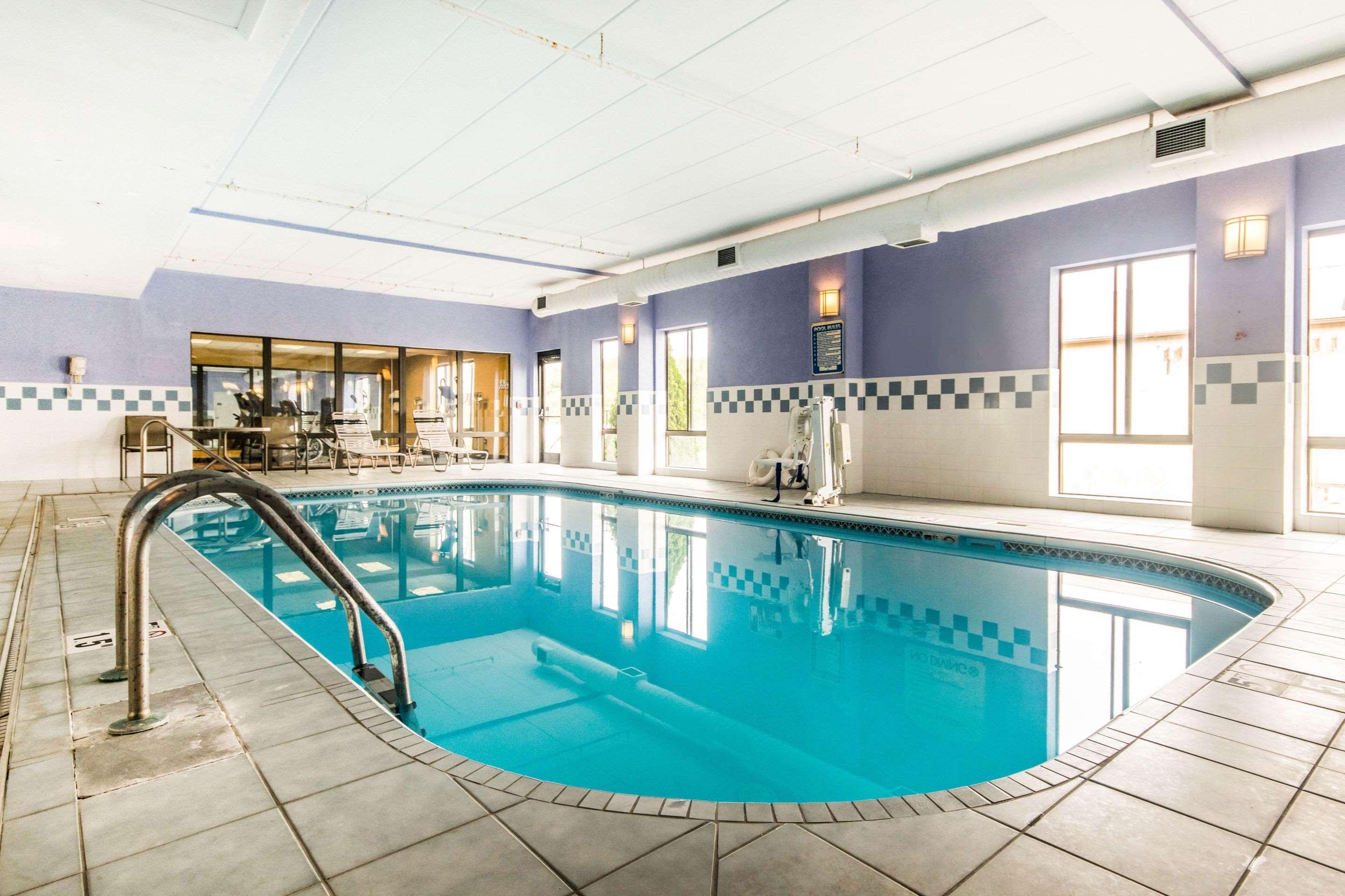 Holiday Inn Express Cincinnati-Лоурънсбърг Екстериор снимка