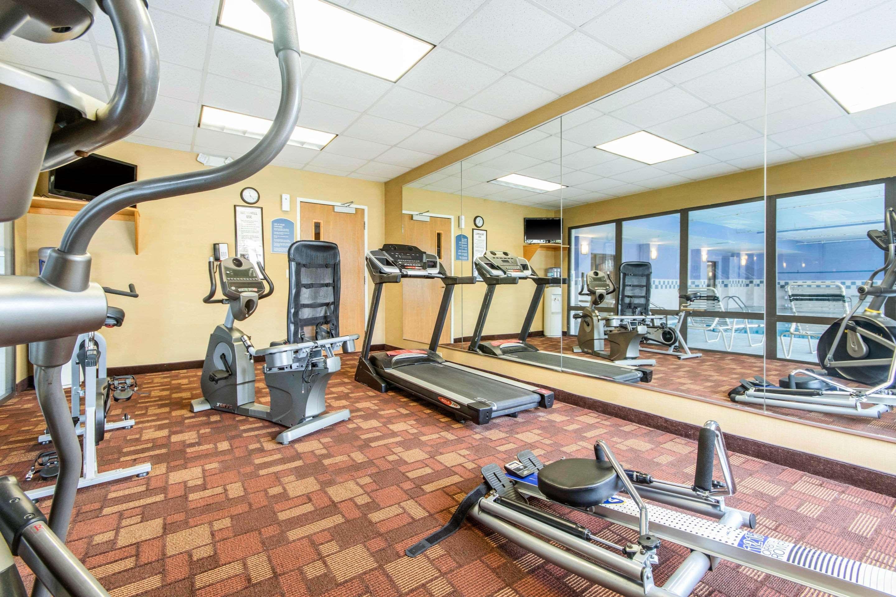 Holiday Inn Express Cincinnati-Лоурънсбърг Екстериор снимка